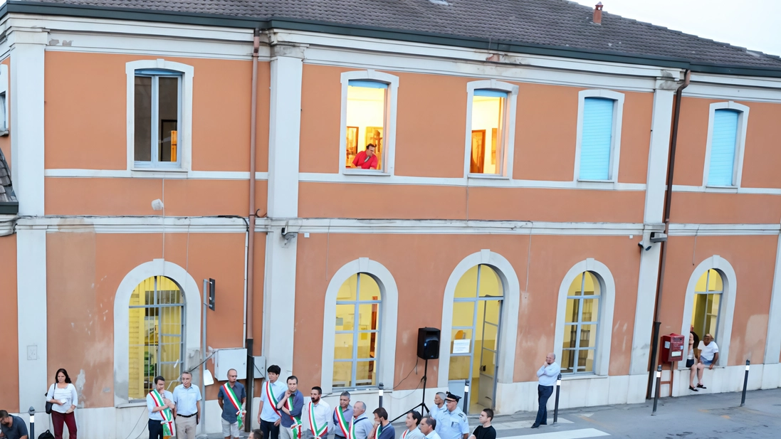 Il progetto prevede la sostituzione della pavimentazione in asfalto con porfido aiuole, panchine e la rivisitazione della fontana
