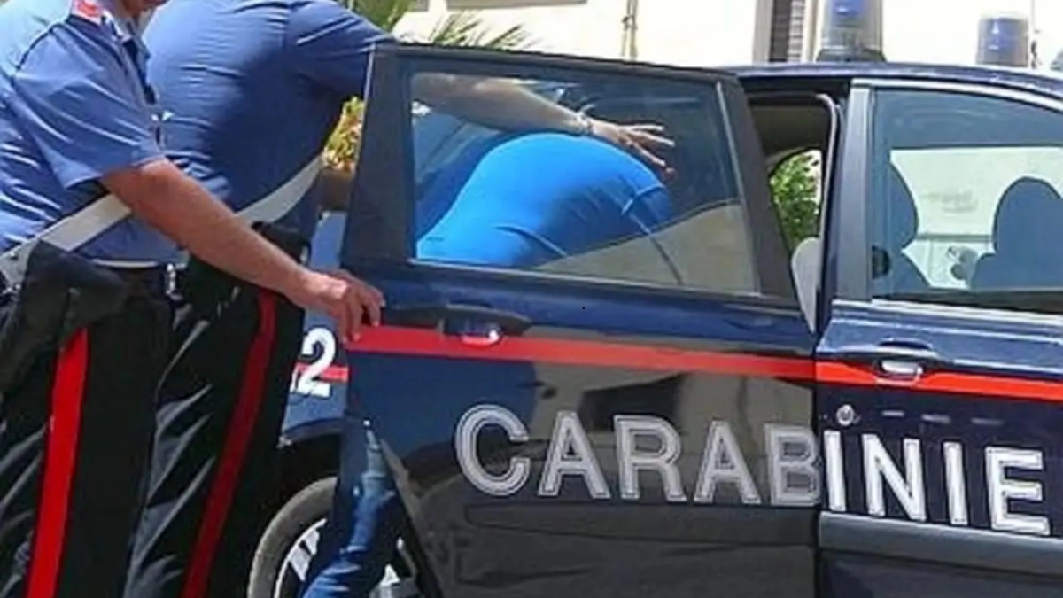 L'arresto dei carabinieri (foto di archivio) L'arresto dei carabinieri (foto di archivio)