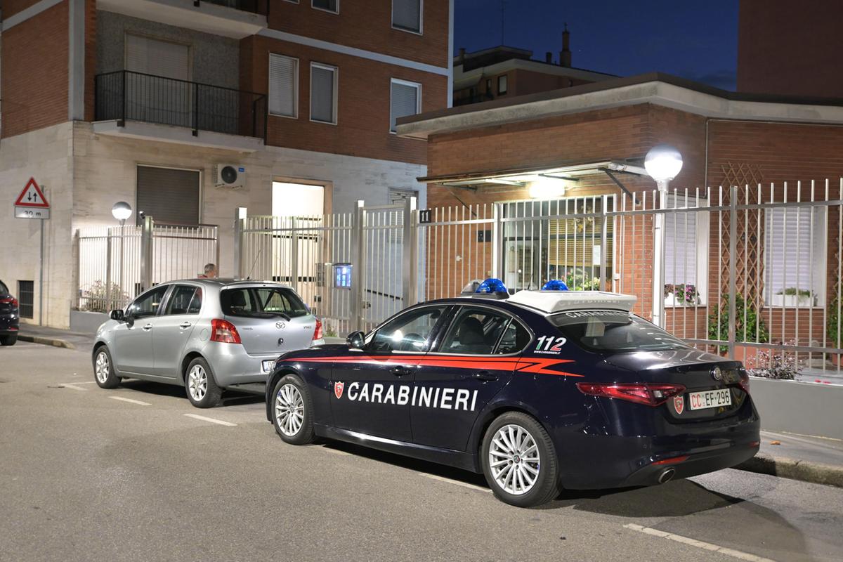 Milano, si lancia dal quarto piano per farla finita ma piomba su una donna e la uccide