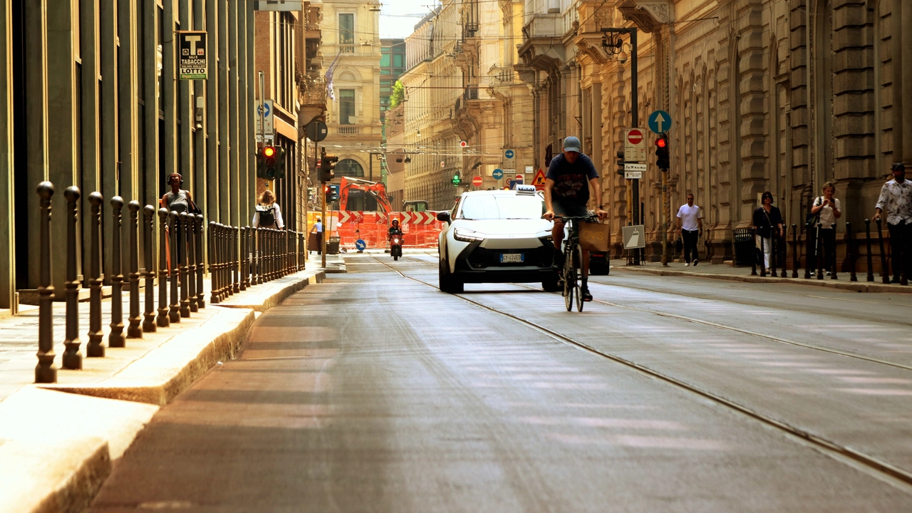 Via Meravigli libera dal Pavè (Ansa/Salmoirago) Via Meravigli libera dal Pavè (Ansa/Salmoirago)
