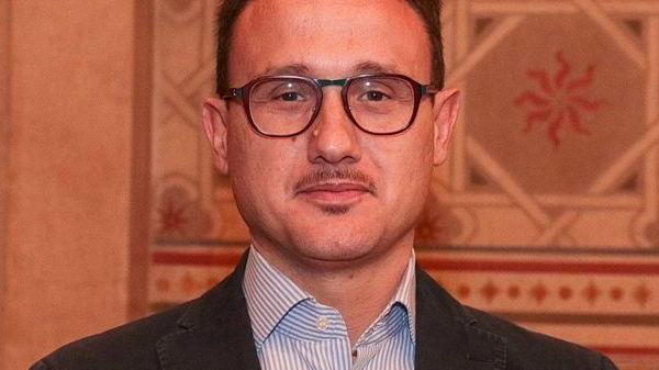 Legnano, terzo intervento. Posa di materiale drenante nel parcheggio di via Podgora Legnano, terzo intervento. Posa di materiale drenante nel parcheggio di via Podgora