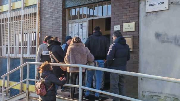 La recente mobilitazione dei genitori che hanno promosso un sit-in davanti al municipio per scongiurare la serrata della scuola La recente mobilitazione dei genitori che hanno promosso un sit-in davanti al municipio per scongiurare la serrata della scuola