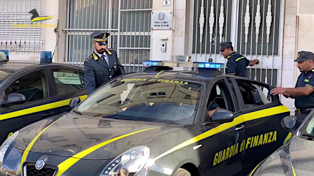 L'operazione gestita dalla guarda di finanza (foto di repertorio) L'operazione gestita dalla guarda di finanza (foto di repertorio)
