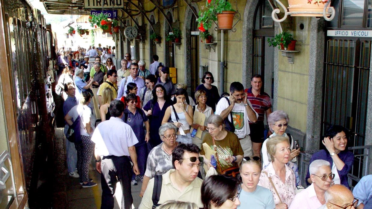 Dopo tre mesi di stop tornano a circolare da oggi i treni tra Tirano e Colico dopo i lavori sulla linea Dopo tre mesi di stop tornano a circolare da oggi i treni tra Tirano e Colico dopo i lavori sulla linea