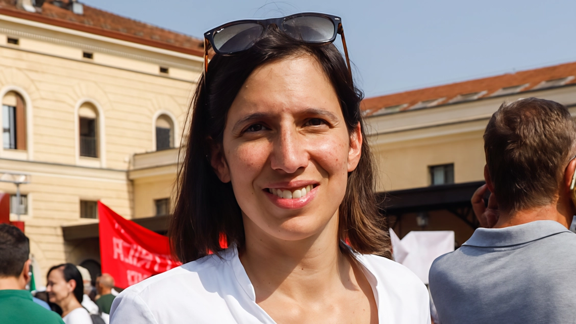 La Festa dell'Unità di Milano si terrà dal 6 al 15 settembre all'Arci Corvetto. Il Pd ha scelto di dedicarla a chi è nato o cresciuto in Italia, con un programma incentrato sull'area progressista e senza ospiti di centrodestra. Saranno presenti diversi esponenti politici per dibattiti e incontri. La Festa dell'Unità di Milano si terrà dal 6 al 15 settembre all'Arci Corvetto. Il Pd ha scelto di dedicarla a chi è nato o cresciuto in Italia, con un programma incentrato sull'area progressista e senza ospiti di centrodestra. Saranno presenti diversi esponenti politici per dibattiti e incontri.
