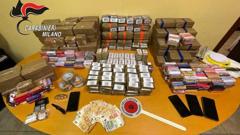 L'hascisc sequestrato dai carabinieri nel mese di aprile L'hascisc sequestrato dai carabinieri nel mese di aprile