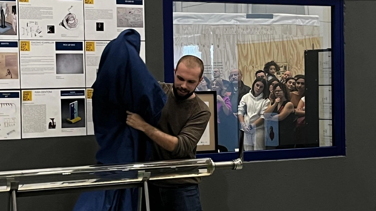 Lo scultore ha vinto il concorso dell’azienda di Nova Lo scultore ha vinto il concorso dell’azienda di Nova