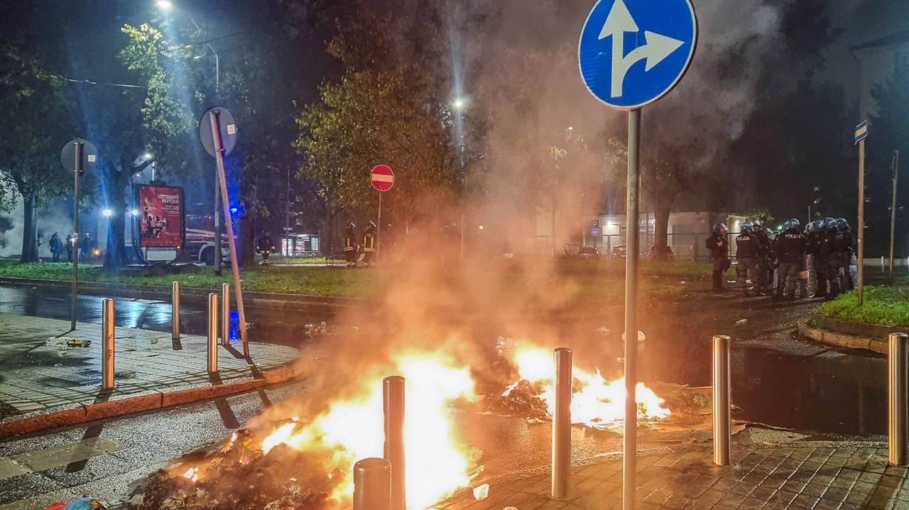 Assalto al filobus della linea 93 nel quartiere Corvetto, Milano, 26 Novembre 2024, Ansa/Andrea Fasani,