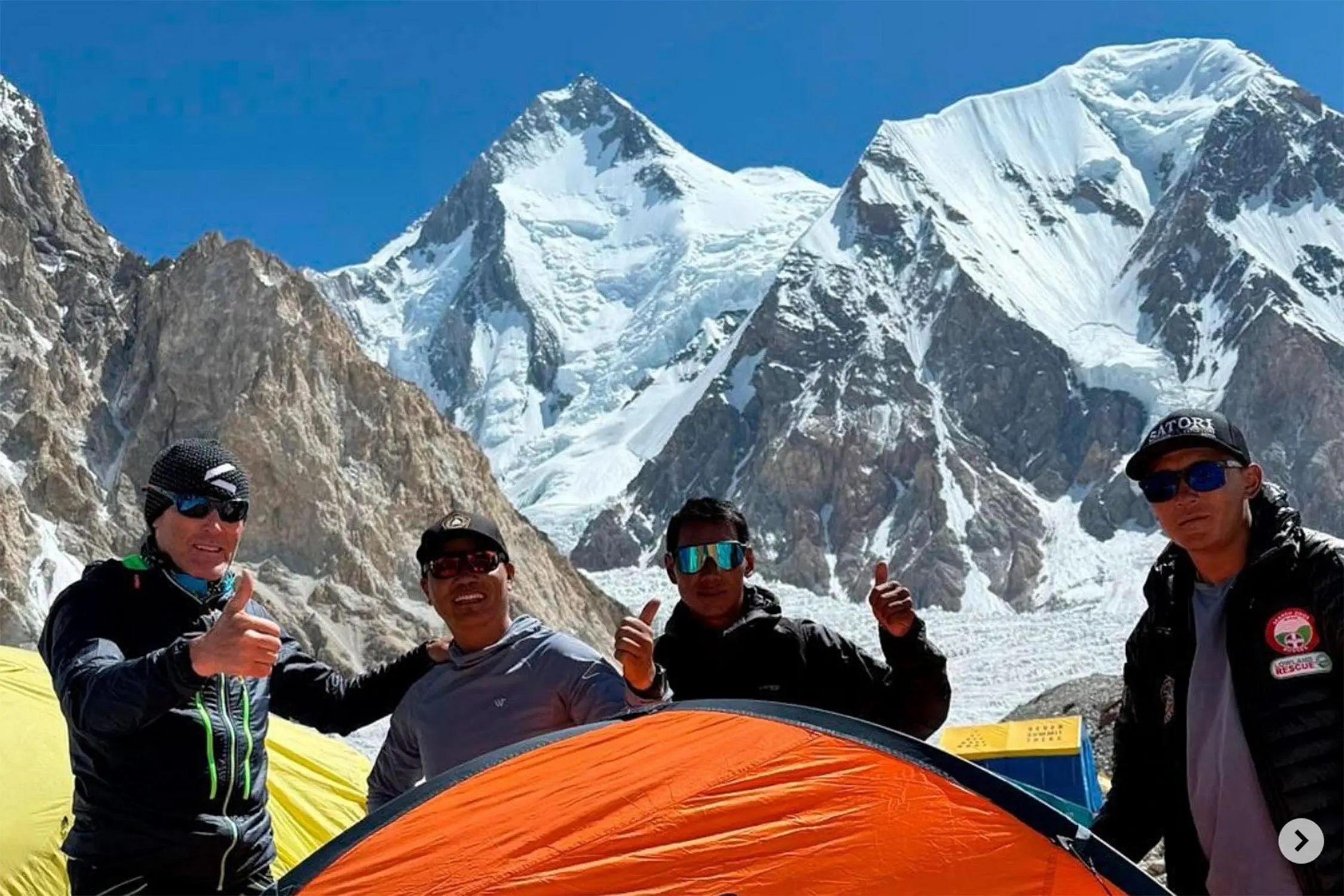 Sondrio, Marco Confortola raggiunge gli 8080 metri della vetta del Gasherbrum I, in Pakistan