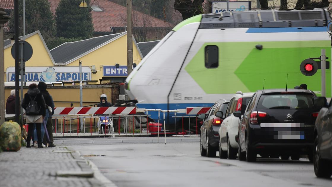 Da Seveso fino a Varedo: slalom ad alto rischio lungo la linea ferroviaria Da Seveso fino a Varedo: slalom ad alto rischio lungo la linea ferroviaria