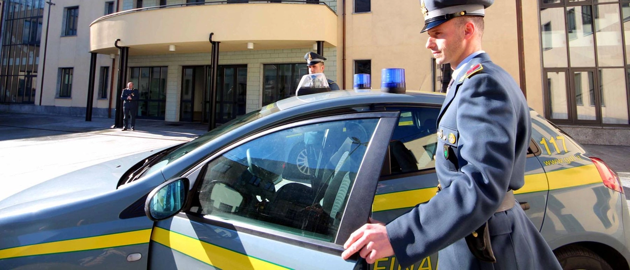 Fatture false per ottenere quasi un milione di euro di fondi pubblici: sei persone denunciate