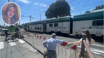 Cesano Maderno, si chiamava Sandra Bolog la ragazzina di 14 anni travolta dal treno: indossava le cuffie e non si sarebbe accorta dell’arrivo del convoglio