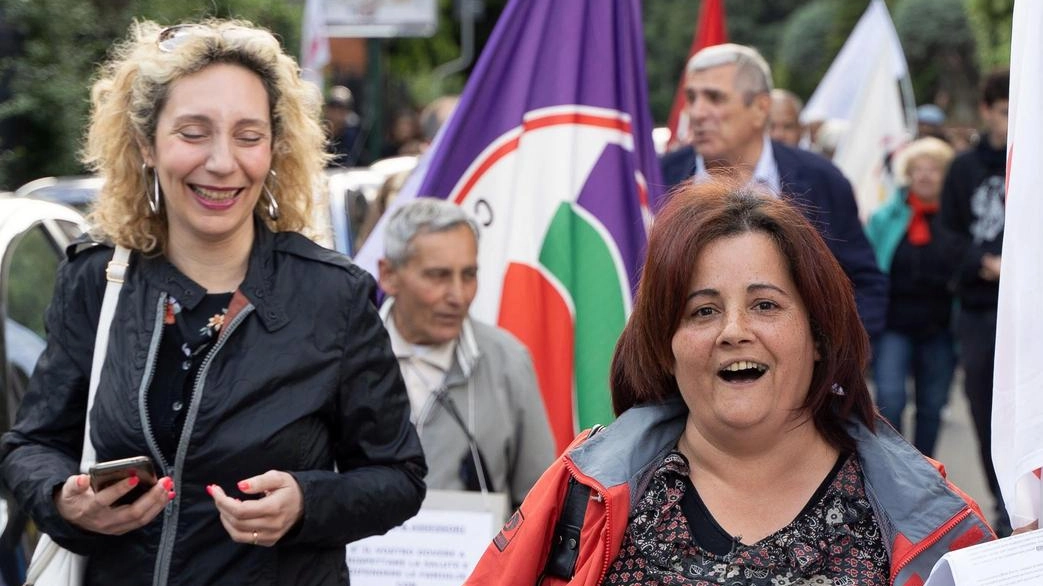 Si torna a protestare sotto il municipio per il diritto alla casa. Sfratti fuori controllo, assegnazioni col contagocce, alloggi... Si torna a protestare sotto il municipio per il diritto alla casa. Sfratti fuori controllo, assegnazioni col contagocce, alloggi...