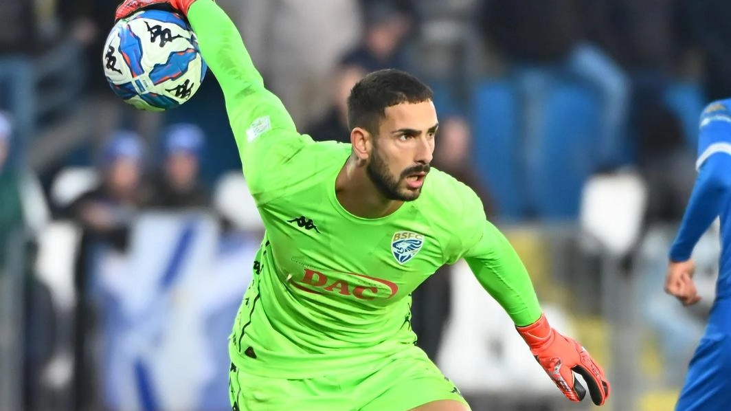 I biancorossi sono tentati da Luca Lezzerini, portiere del Brescia I biancorossi sono tentati da Luca Lezzerini, portiere del Brescia