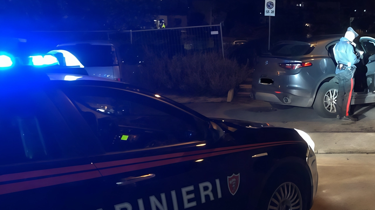 I carabinieri impegnati in un’operazione notturna (Immagine d'archivio) I carabinieri impegnati in un’operazione notturna (Immagine d'archivio)