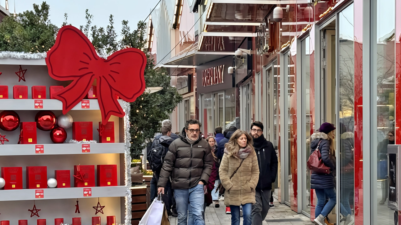 Assalto a Scalo Milano: da sabato Locate è un unico ingorgo di auto dirette al centro moda, che sta... Assalto a Scalo Milano: da sabato Locate è un unico ingorgo di auto dirette al centro moda, che sta...