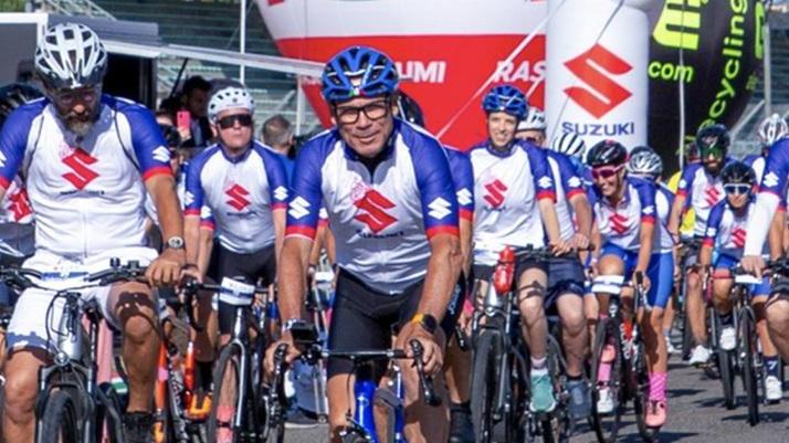 tutti in bici al suzuki bike day al tempio della velocità si celebra la passione per sport e ambiente