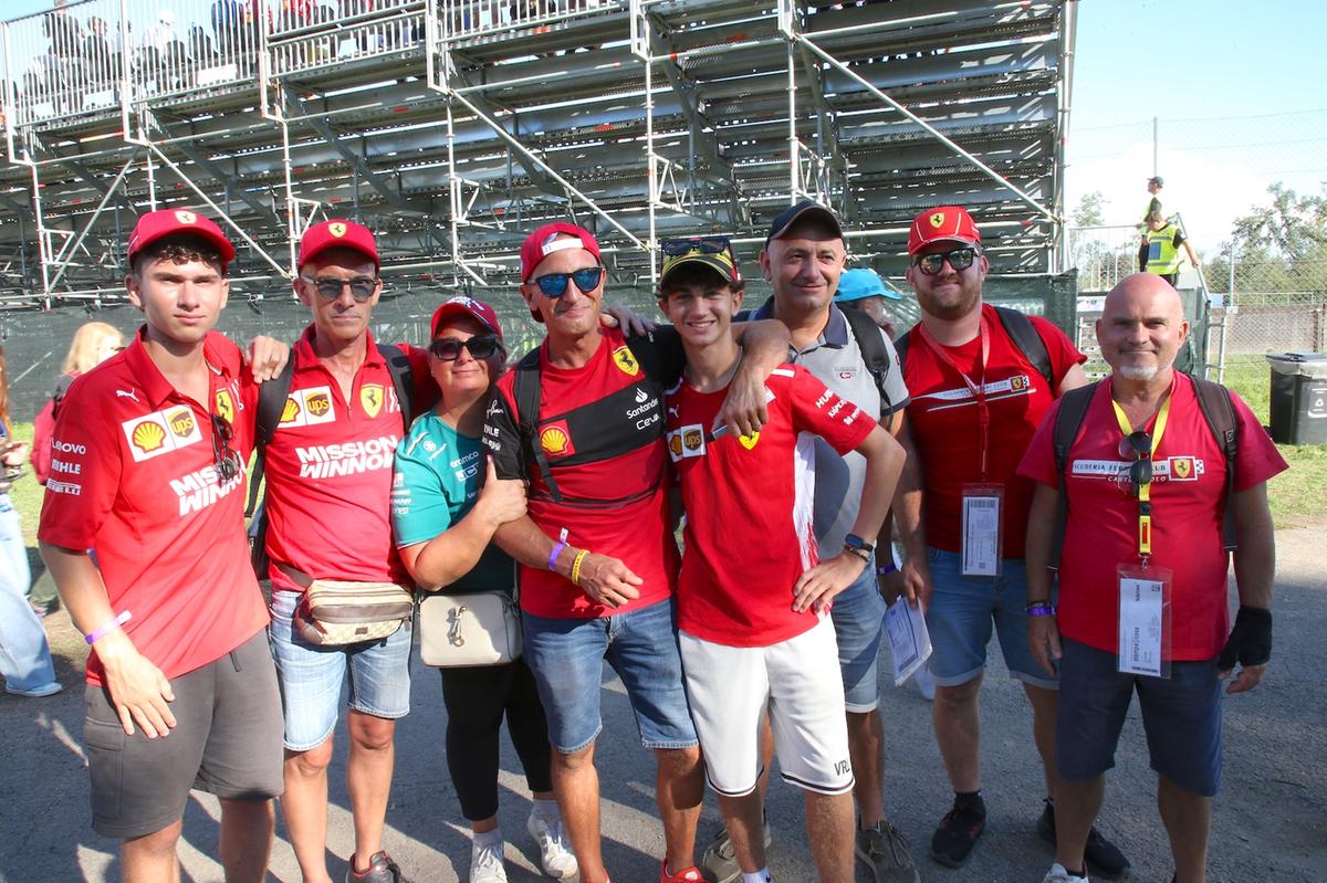 Il popolo della Ferrari invade Monza: al campeggio dell’oratorio sognando il miracolo rosso