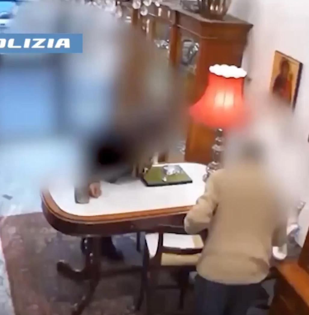 incastrata la prestigiatrice colpo grosso in gioielleria presa