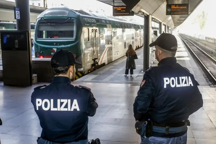 Tradate, bimbo di 7 anni si allontana dai genitori e prende il treno da solo: ritrovato alla stazione di Cadorna