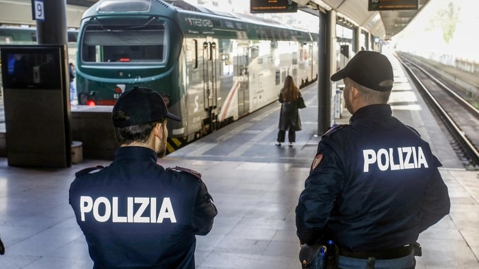 Bimbo di 7 anni si allontana dai genitori e prende il treno da solo: ritrovato alla stazione di Cadorna