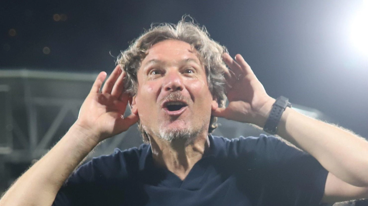 Dopo un anno difficile, Stroppa guida la Cremonese alla promozione in Serie A, dimostrando ancora una volta le sue qualità. Dopo un anno difficile, Stroppa guida la Cremonese alla promozione in Serie A, dimostrando ancora una volta le sue qualità.