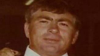 Trovato morto sul ciglio della strada: moglie e presunto sicario indagati per omicidio 38 anni dopo Trovato morto sul ciglio della strada: moglie e presunto sicario indagati per omicidio 38 anni dopo