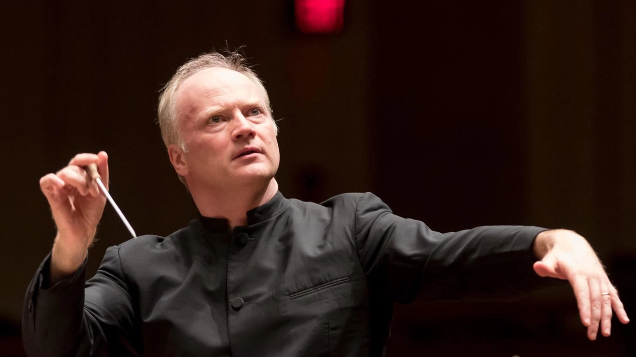 Il direttore della National Symphony Orchestra racconta la sua emozione per l’onorificenza cittadina "Grande onore e responsabilità: al Conservatorio mi sono formato e ho incontrato anche mia moglie". Il direttore della National Symphony Orchestra racconta la sua emozione per l’onorificenza cittadina "Grande onore e responsabilità: al Conservatorio mi sono formato e ho incontrato anche mia moglie".