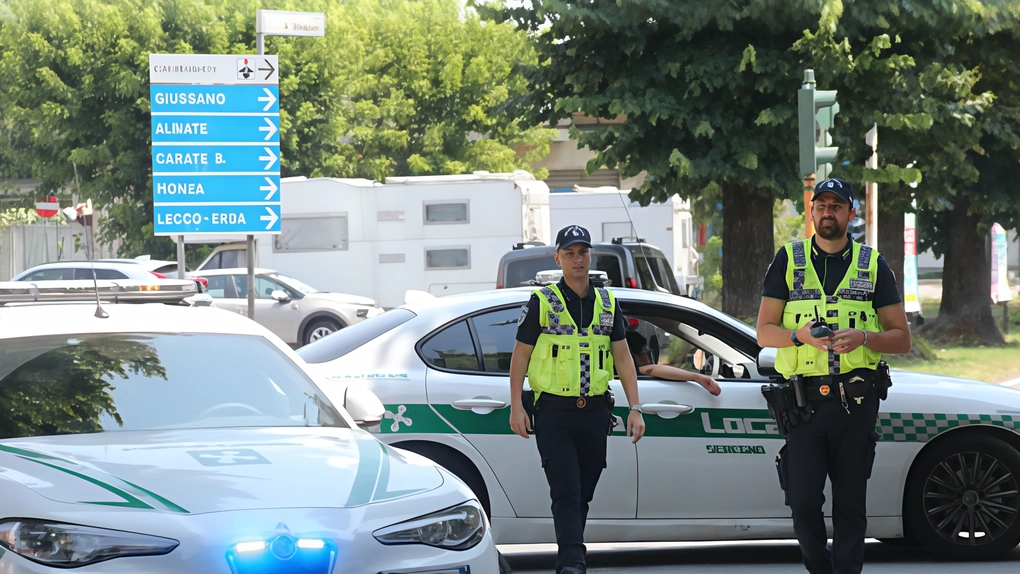 Polizia locale di Seregno al lavoro: i controlli con i raggi ultravioletti hanno svelato che avevano a che fare con un falso Polizia locale di Seregno al lavoro: i controlli con i raggi ultravioletti hanno svelato che avevano a che fare con un falso