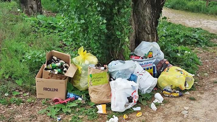 Parco del Serio sommerso dai rifiuti, colpa di picnic e falò: “Ora serve aiuto contro gli incivili” Parco del Serio sommerso dai rifiuti, colpa di picnic e falò: “Ora serve aiuto contro gli incivili”