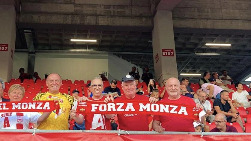 Abbonamenti in calo dopo la retrocessione, molte incertezze e trasferte lunghissime all’orizzonte "I prezzi sono calati e la società è finalmente più vicina anche a noi: lo zoccolo duro non molla".