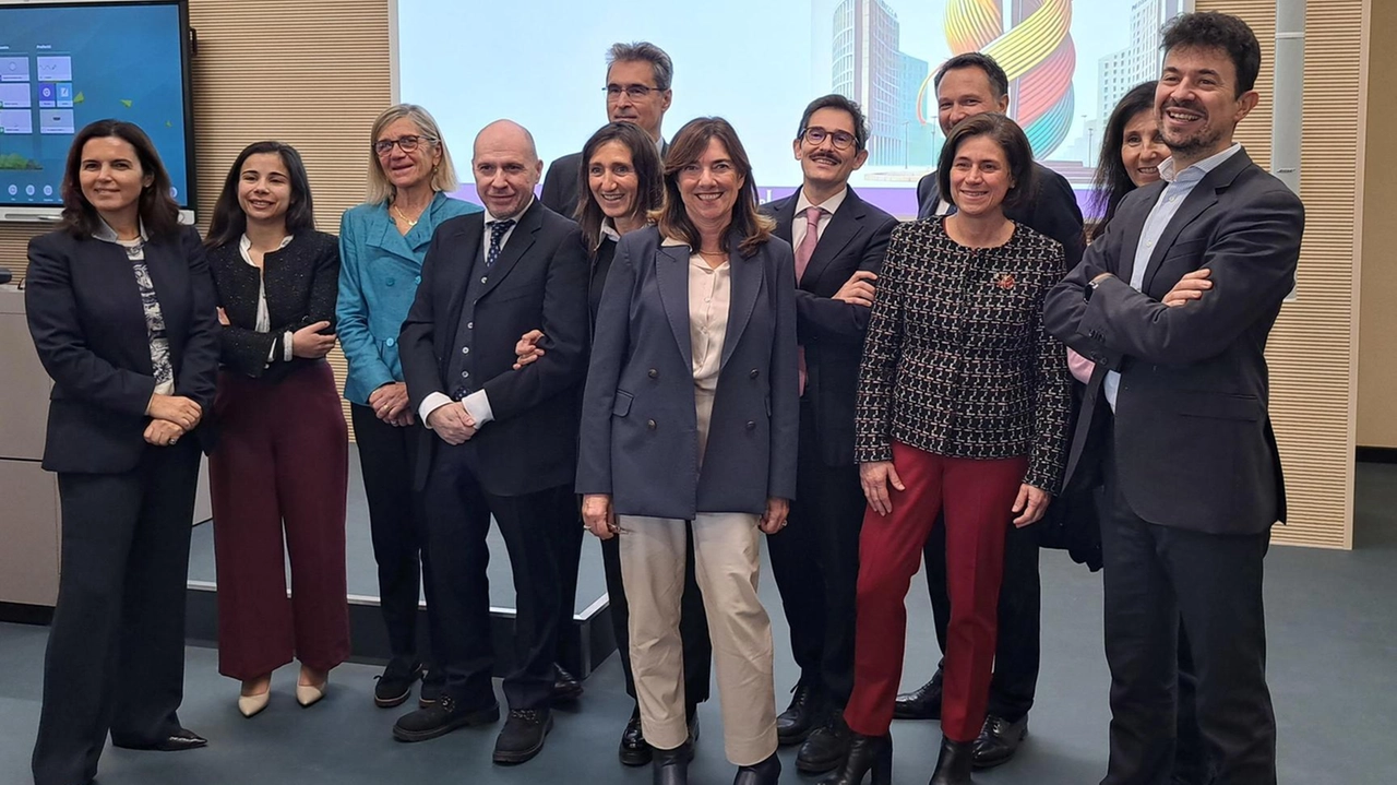 Anna Gervasoni, al centro, con i docenti prescelti che riporteranno direttamente a lei Anna Gervasoni, al centro, con i docenti prescelti che riporteranno direttamente a lei