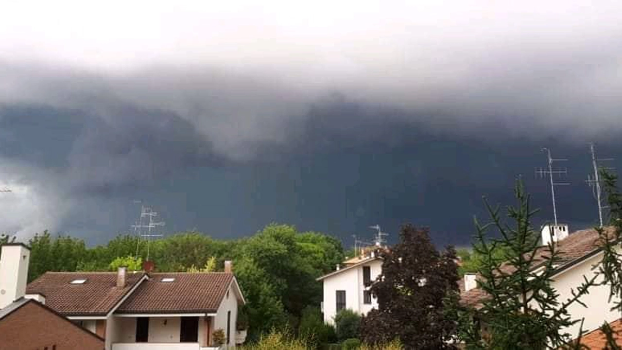 Temporali e rovesci, allerta meteo