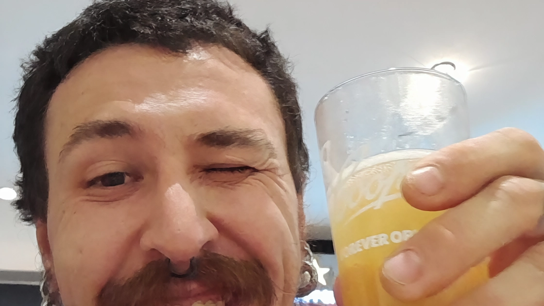 Marco Panzeri, 33 anni, cuoco, era col padre. I due si sono separati, poi la caduta fatale Marco Panzeri, 33 anni, cuoco, era col padre. I due si sono separati, poi la caduta fatale