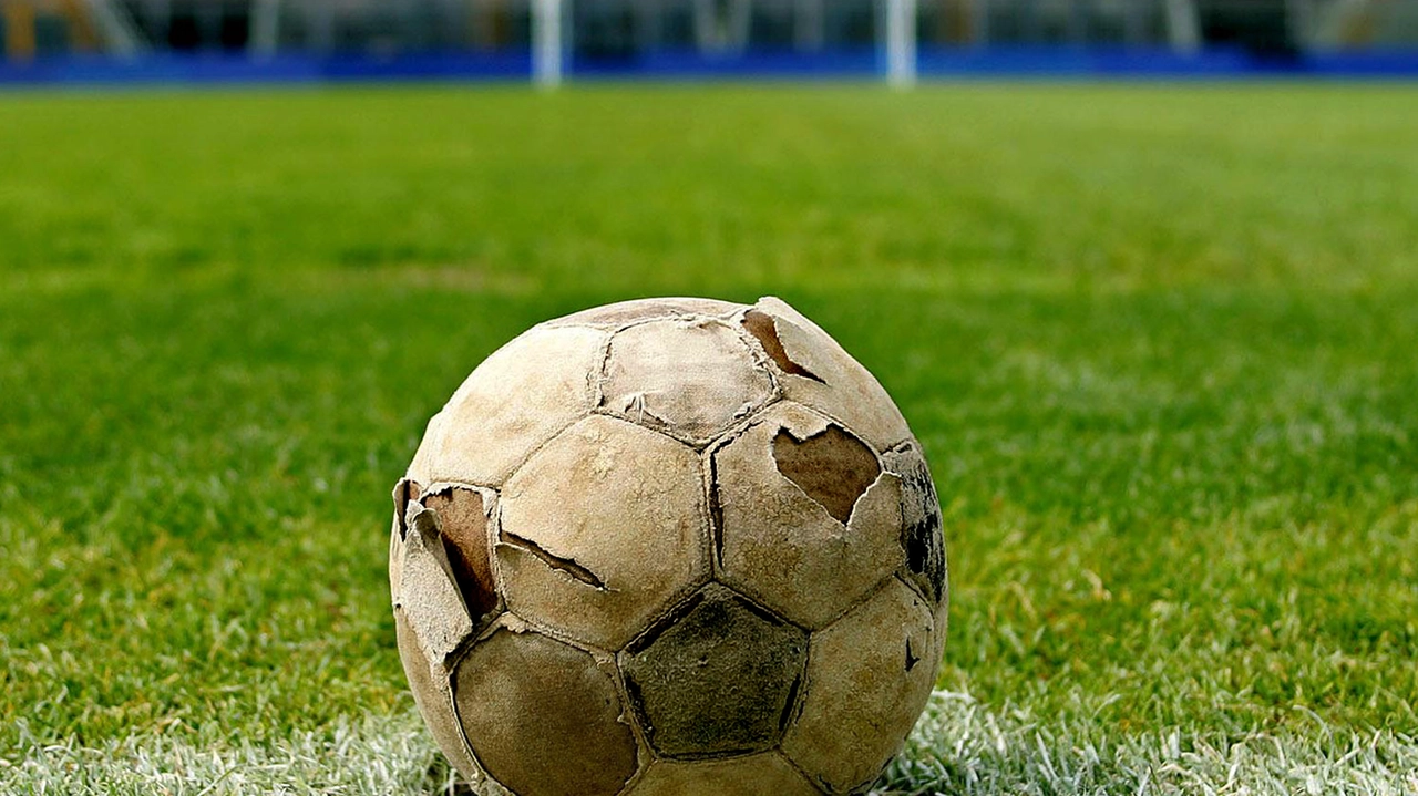La violenza sul campo sportivo durante una partita di ragazzi