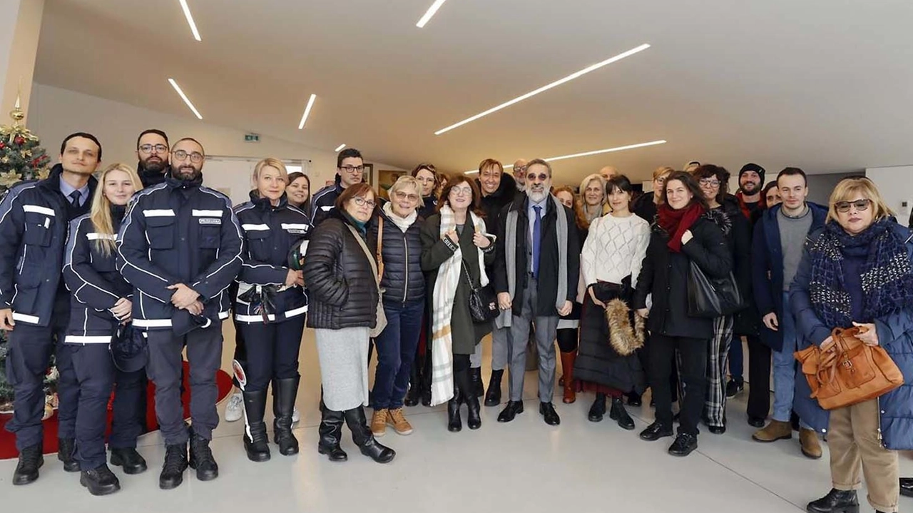 Spettacolo teatrale come formazione per funzionari di più comuni della Martesana riuniti al TeCa ieri su invito del segretario generale... Spettacolo teatrale come formazione per funzionari di più comuni della Martesana riuniti al TeCa ieri su invito del segretario generale...