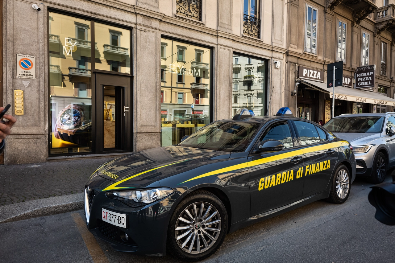 Gioielleria ELYSIUM via Pergolesi chiusa dalla Guardia di Finanza  MILANO, 11 APRILE 2025, ANSA/DAVIDE CANELLA