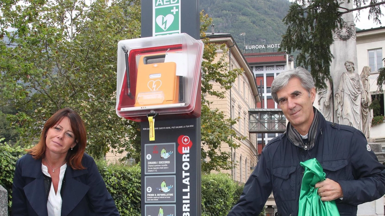 Sei nuovi defibrillatori installati a Sondrio grazie a donazioni in memoria. L'amministrazione comunale potenzia la dotazione per la sicurezza dei cittadini. Sei nuovi defibrillatori installati a Sondrio grazie a donazioni in memoria. L'amministrazione comunale potenzia la dotazione per la sicurezza dei cittadini.