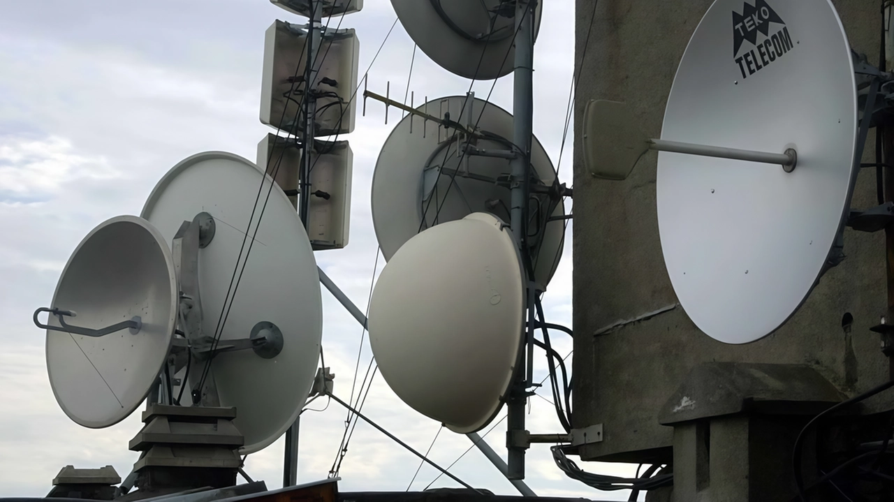 Dopo l’ultima installazione in via Isonzo l’opposizione chiede all’Amministrazione comunale di mettere dei limiti Dopo l’ultima installazione in via Isonzo l’opposizione chiede all’Amministrazione comunale di mettere dei limiti