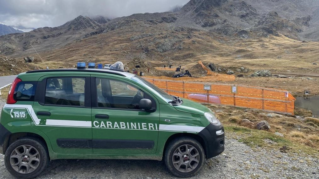 Mostra fotografica celebra vittoria del Comitato Salviamo Il Lago Bianco contro progetto di innevamento artificiale a Valfurva. Autorità verificano danni al lago. Mostra fotografica celebra vittoria del Comitato Salviamo Il Lago Bianco contro progetto di innevamento artificiale a Valfurva. Autorità verificano danni al lago.