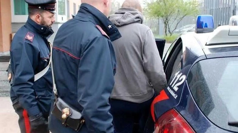 I carabinieri di Garlasco ieri hanno dato esecuzione al provvedimento di custodia cautelare emesso dal Tribunale I carabinieri di Garlasco ieri hanno dato esecuzione al provvedimento di custodia cautelare emesso dal Tribunale