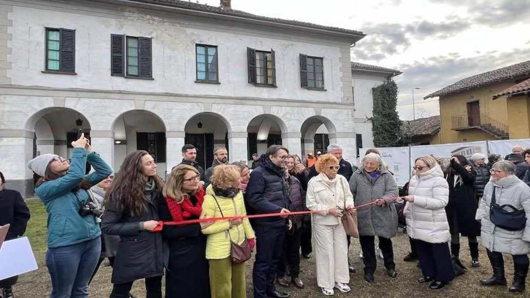 In via San Dionigi, vicino a Porto di Mare, 36mila metri di parco e 2.600 di strutture coperte dedicati all’accoglienza e alla formazione professionale delle donne abusate e dei loro figli. In via San Dionigi, vicino a Porto di Mare, 36mila metri di parco e 2.600 di strutture coperte dedicati all’accoglienza e alla formazione professionale delle donne abusate e dei loro figli.