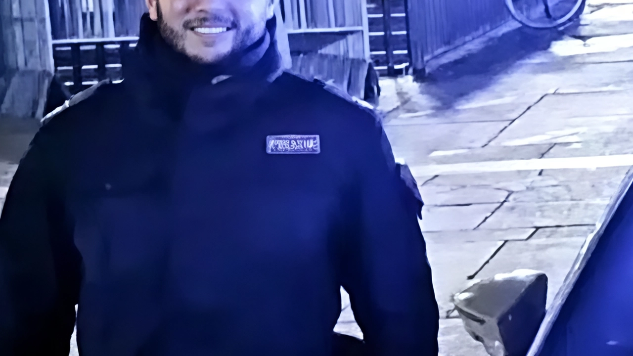 A sinistra, Christian Di Martino, il viceispettore della Polizia di Stato ferito lo scorso maggio da un marocchino a Lambrate A sinistra, Christian Di Martino, il viceispettore della Polizia di Stato ferito lo scorso maggio da un marocchino a Lambrate