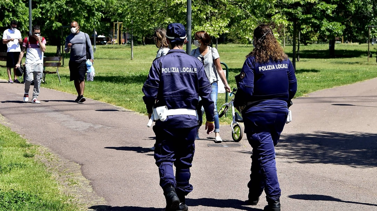 Pattugliamenti della polizia locale di Milano (Archivio)