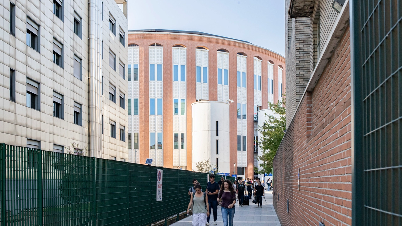 Commenti sessisti sui social: così la Bocconi ha punito (in gran velocità) gli studenti del Loggione