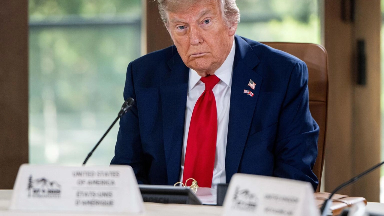 Donald Trump chiede all'Iran la resa incondizionata su Truth, minacciando il Leader Supremo e i missili contro civili e soldati. Donald Trump chiede all'Iran la resa incondizionata su Truth, minacciando il Leader Supremo e i missili contro civili e soldati.