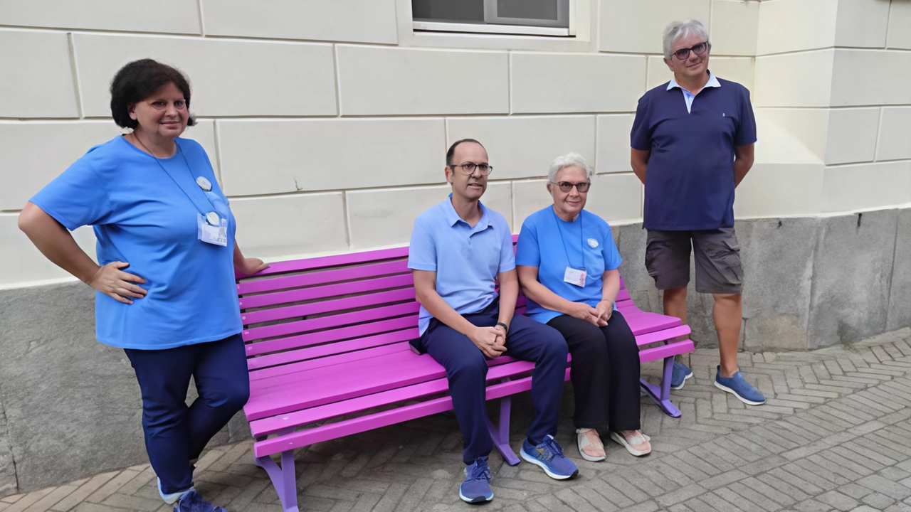Al centro il direttore della casa di riposo Giovanni Grecchi con alcuni volontari che operano da anni nella struttura Al centro il direttore della casa di riposo Giovanni Grecchi con alcuni volontari che operano da anni nella struttura