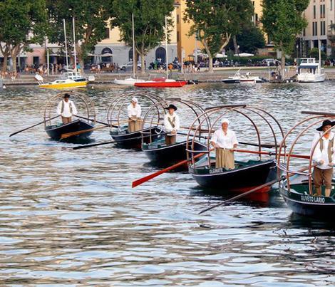 Lecco, regata e fuochi d’artificio alla Festa del Lago e della Montagna Lecco, regata e fuochi d’artificio alla Festa del Lago e della Montagna
