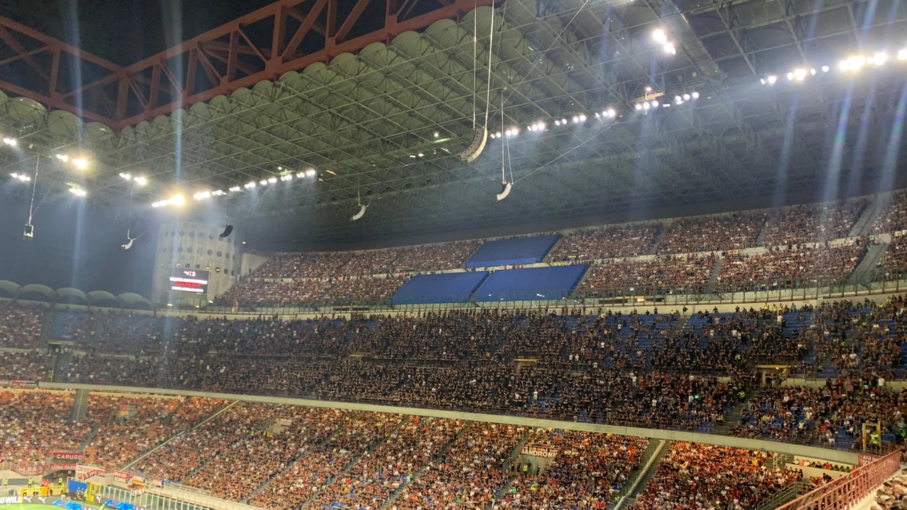 Milan, la Curva Sud resta ancora in silenzio. Nel San Siro sold-out atmosfera surreale