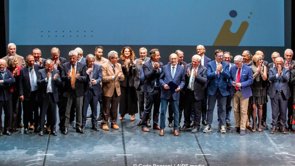 Viaggio nel tempo dalle Olimpiadi del passato a Milano-Cortina 2026. Focus sul cambiamento del linguaggio giornalistico con progetti di copertura e sforzi professionali per l'evento. Viaggio nel tempo dalle Olimpiadi del passato a Milano-Cortina 2026. Focus sul cambiamento del linguaggio giornalistico con progetti di copertura e sforzi professionali per l'evento.